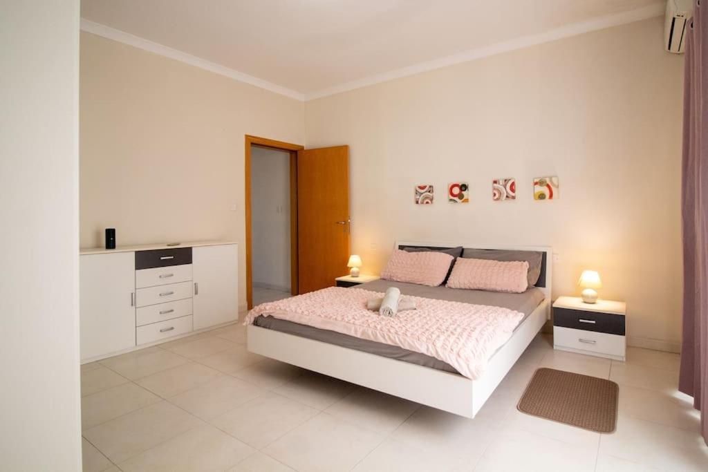 Modern Apt In The Heart Of Maltese Nightlife Saint Julian's Exterior foto
